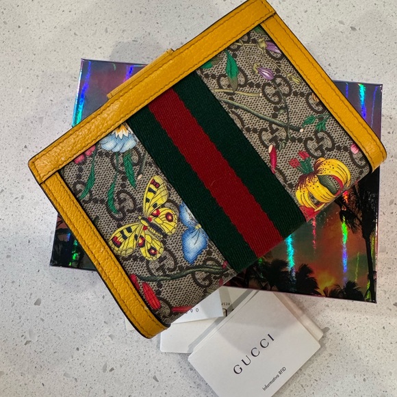GUCCI Flora Passport Holder wallet - Picture 2 of 6